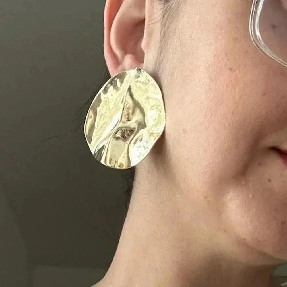 Textured metallic studs   